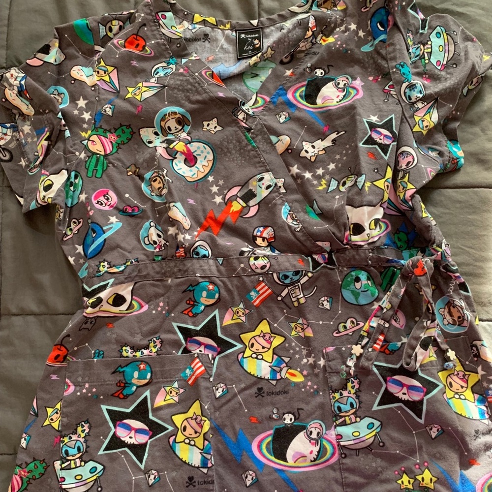 Out of this world scrub top!
